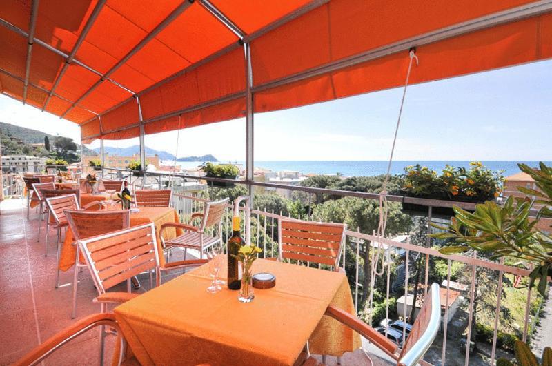 Hotel Mediterraneo Cavi di Lavagna Luaran gambar