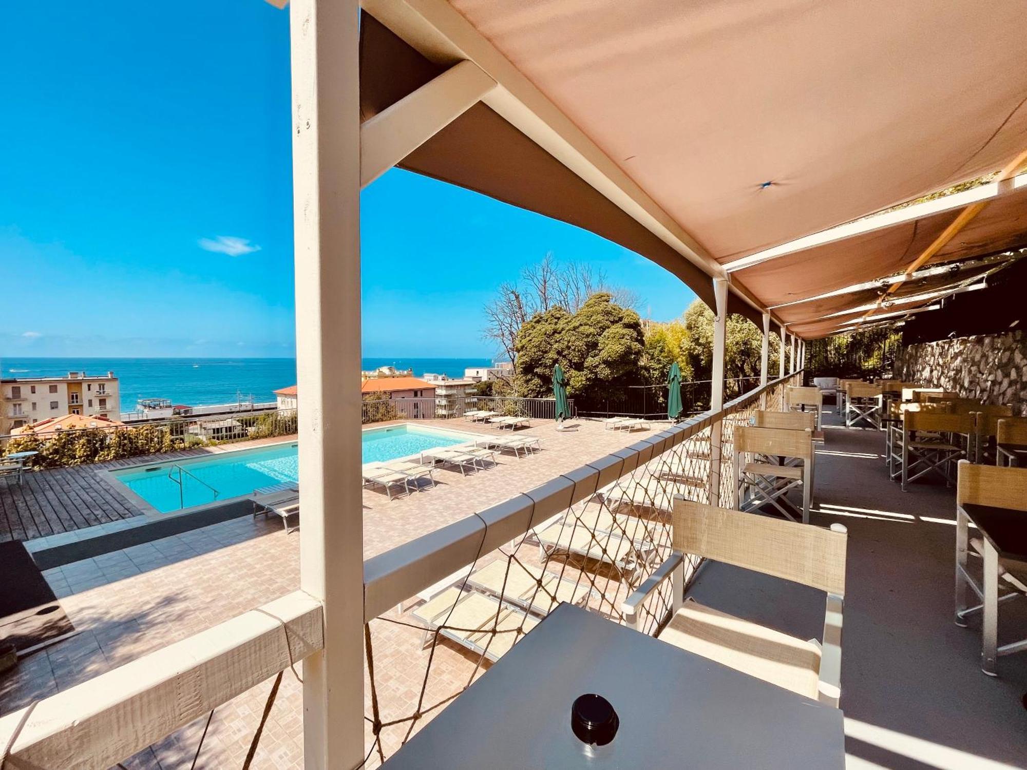 Hotel Mediterraneo Cavi di Lavagna Luaran gambar