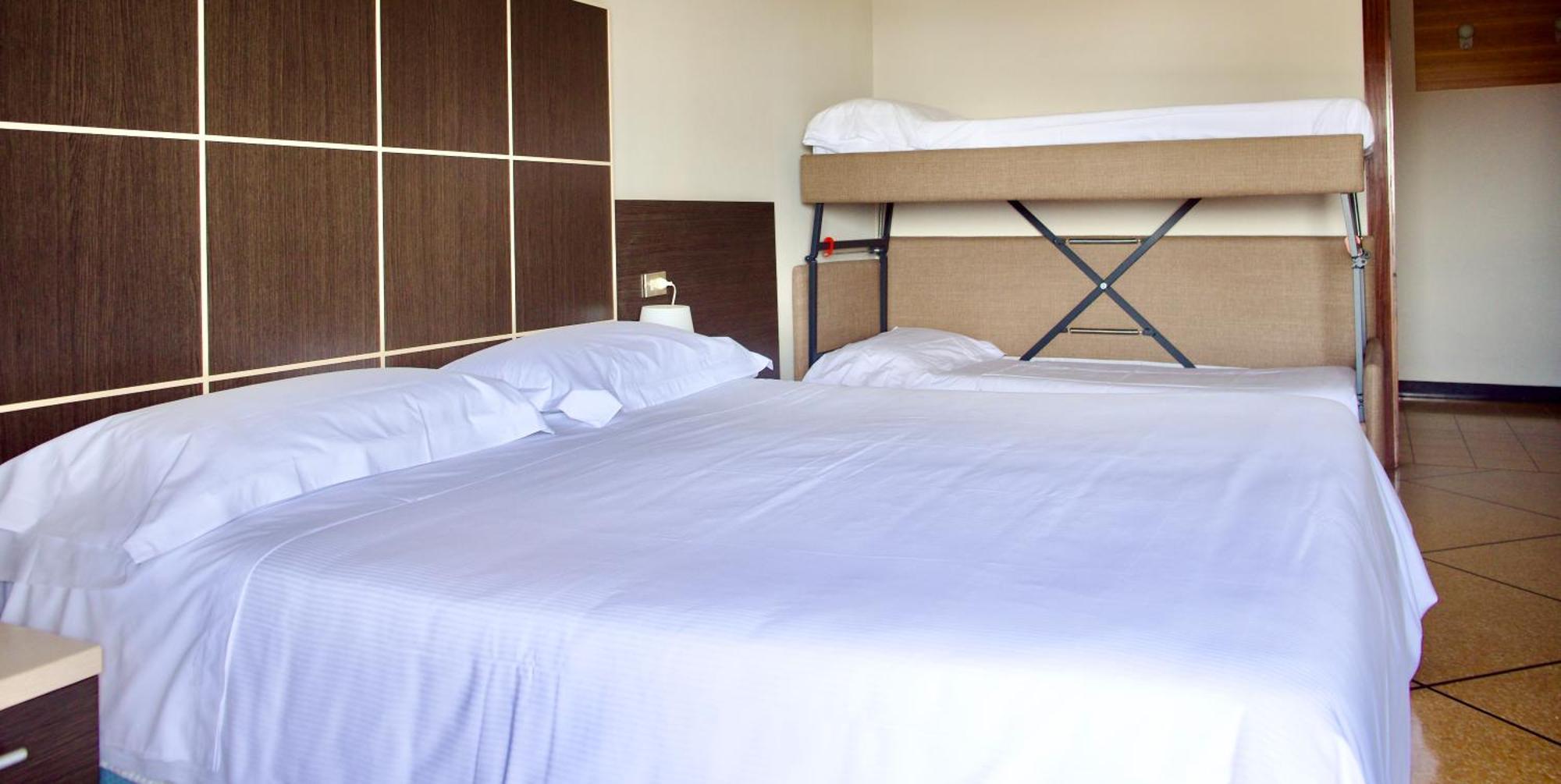 Hotel Mediterraneo Cavi di Lavagna Luaran gambar