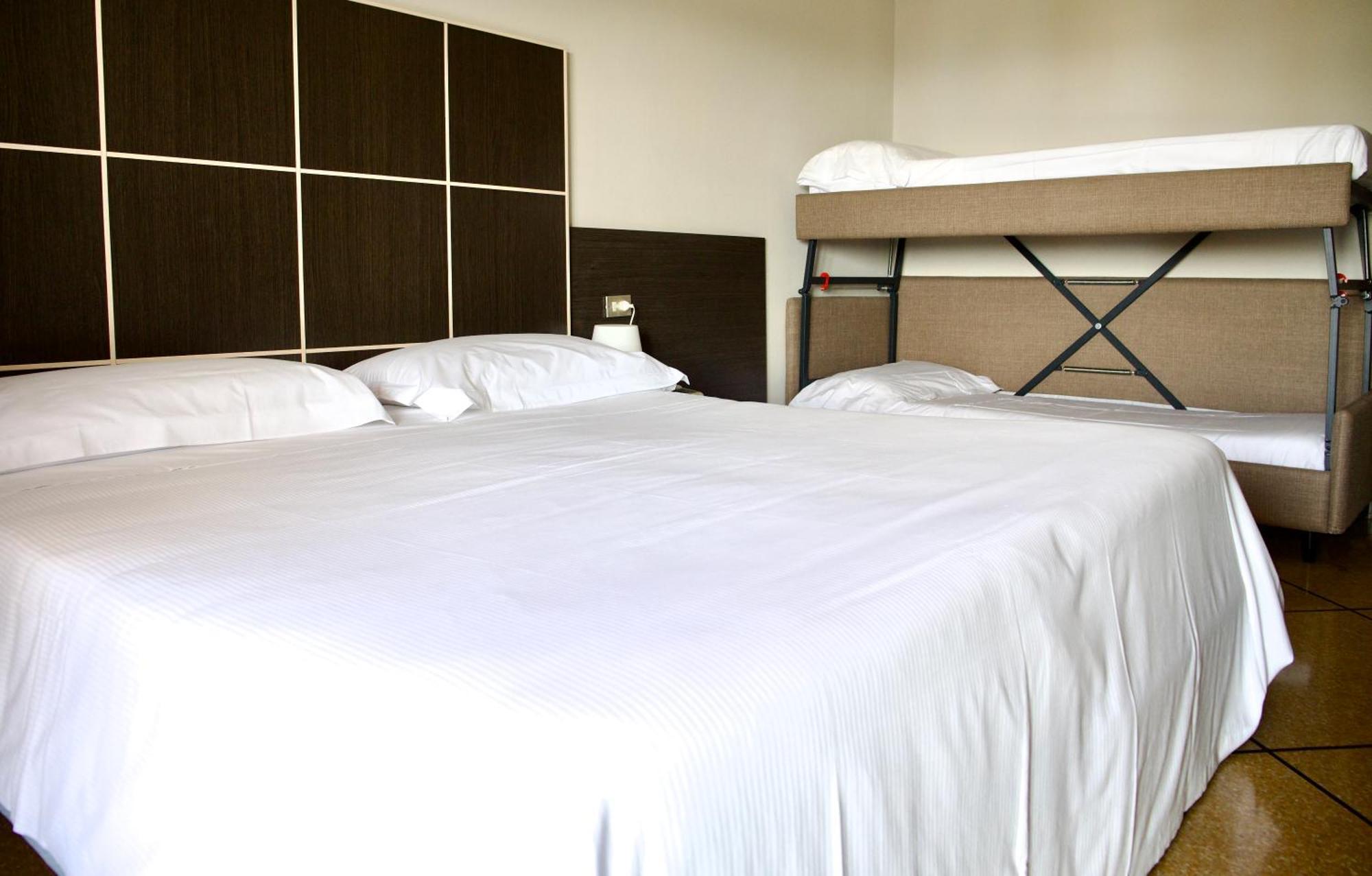 Hotel Mediterraneo Cavi di Lavagna Luaran gambar