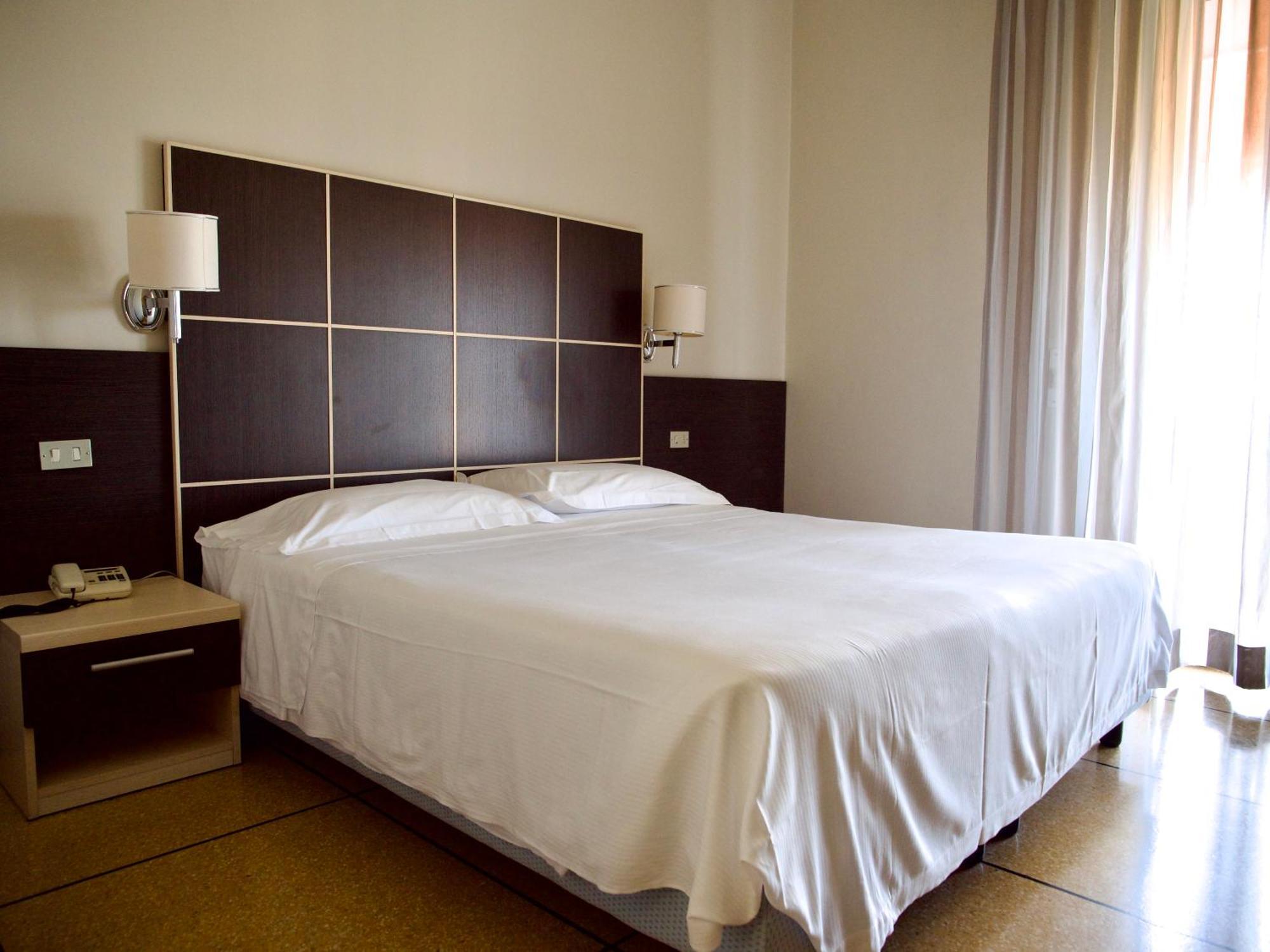 Hotel Mediterraneo Cavi di Lavagna Luaran gambar