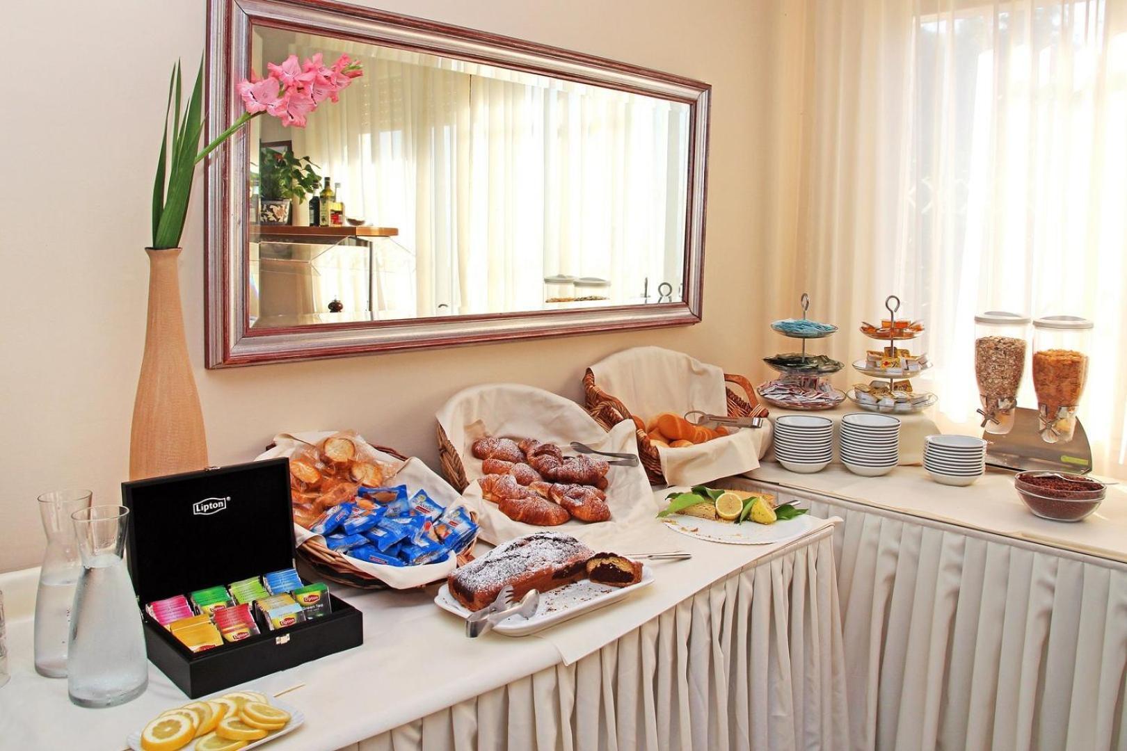 Hotel Mediterraneo Cavi di Lavagna Luaran gambar
