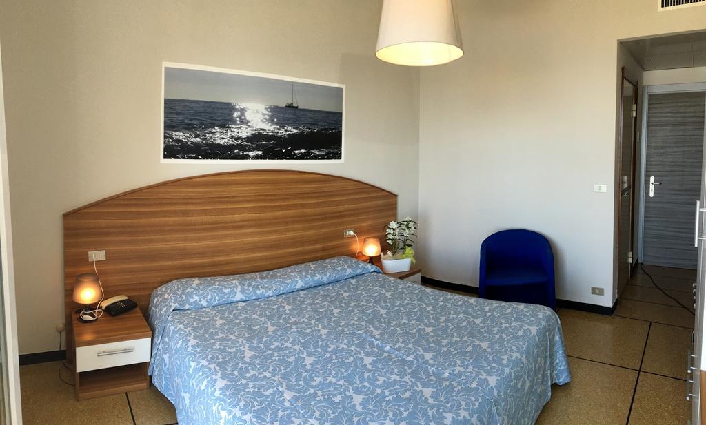 Hotel Mediterraneo Cavi di Lavagna Luaran gambar