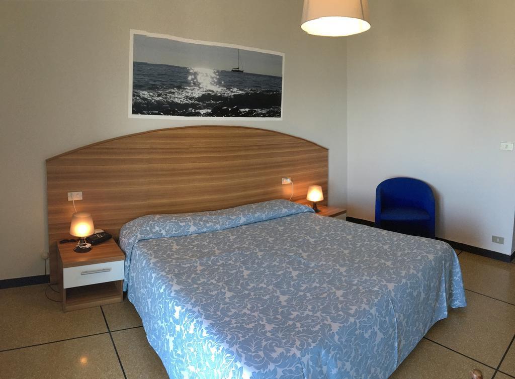 Hotel Mediterraneo Cavi di Lavagna Luaran gambar