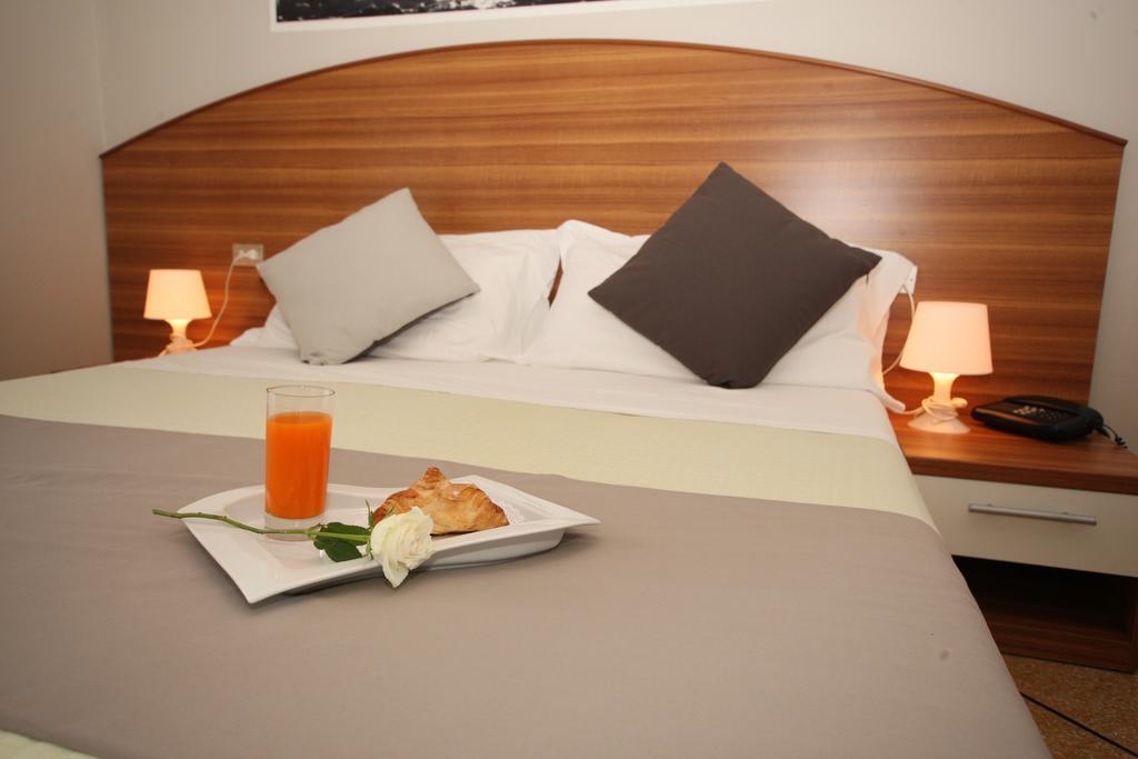 Hotel Mediterraneo Cavi di Lavagna Luaran gambar