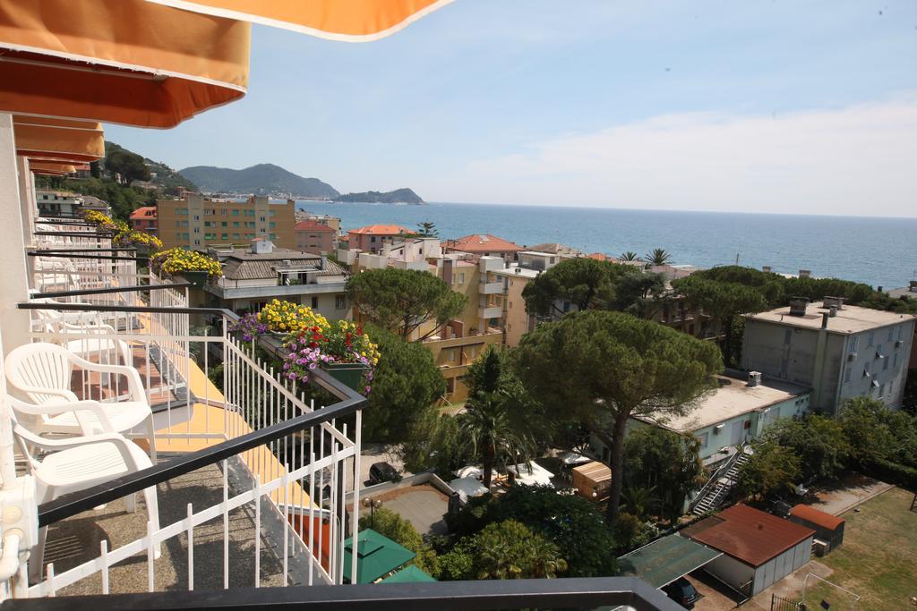 Hotel Mediterraneo Cavi di Lavagna Luaran gambar