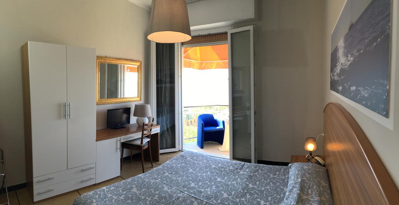 Hotel Mediterraneo Cavi di Lavagna Luaran gambar