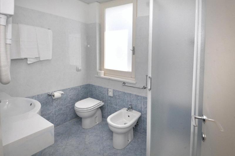 Hotel Mediterraneo Cavi di Lavagna Luaran gambar